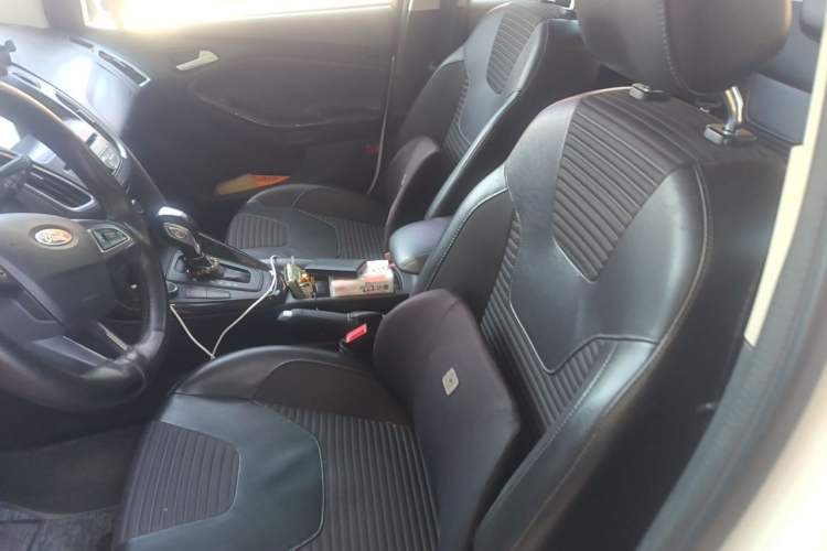 Used Ford Focus 2018 Hatchback Classic EcoBoost 180 Automatic Elite Model Left Front Seat
