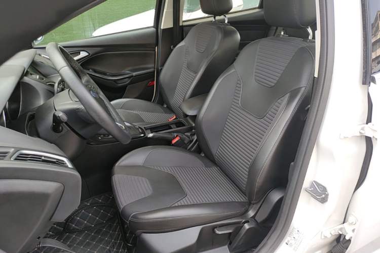 Used Ford Focus 2018 Sedan Classic 1.6L Automatic Trendy SmartDrive Edition Left Front Seat