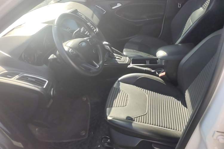 Used Ford Focus 2018 Hatchback Classic 1.6L Automatic Trendy SmartDrive Edition Left Front Seat
