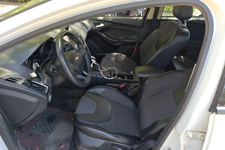Used Ford Focus 2018 Hatchback Classic 1.6L Automatic Trendy SmartDrive Edition Left Front Seat