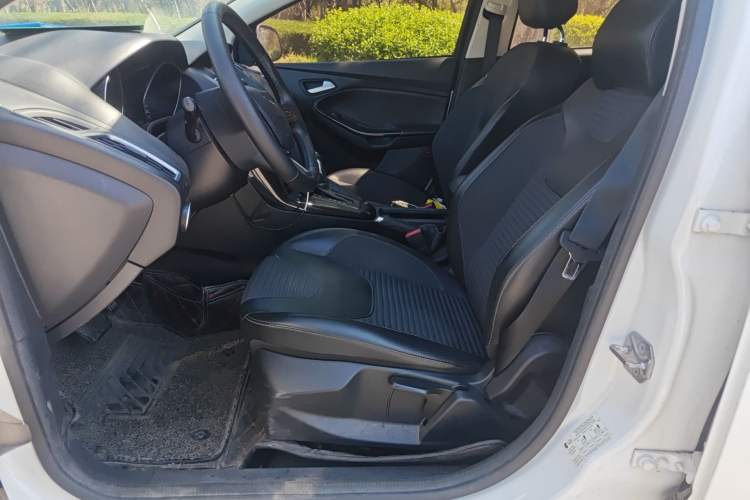 Used Ford Focus 2018 Hatchback Classic 1.6L Automatic Trendy SmartDrive Edition Left Front Seat