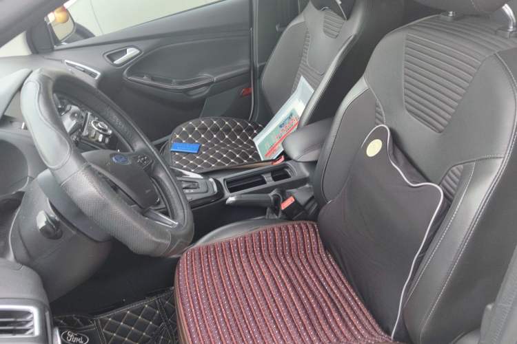 Used Ford Focus 2018 Hatchback Classic 1.6L Automatic Trendy SmartDrive Edition Left Front Seat