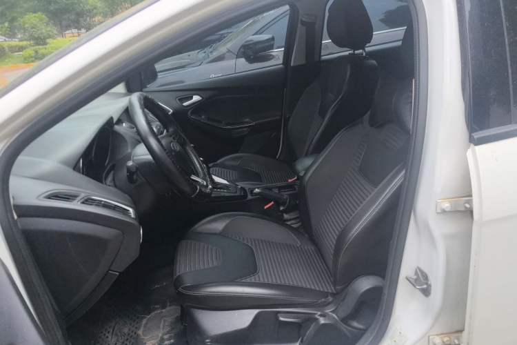 Used Ford Focus 2018 Sedan Classic 1.6L Automatic Trendy SmartDrive Edition Left Front Seat