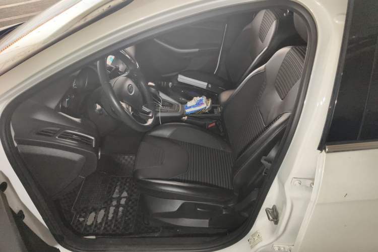 Used Ford Focus 2018 Hatchback Classic EcoBoost 180 Automatic Sport Edition Left Front Seat