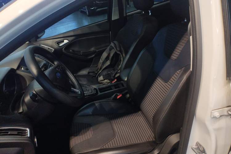 Used Ford Focus 2018 Hatchback Classic 1.6L Automatic Trendy SmartDrive Edition Left Front Seat