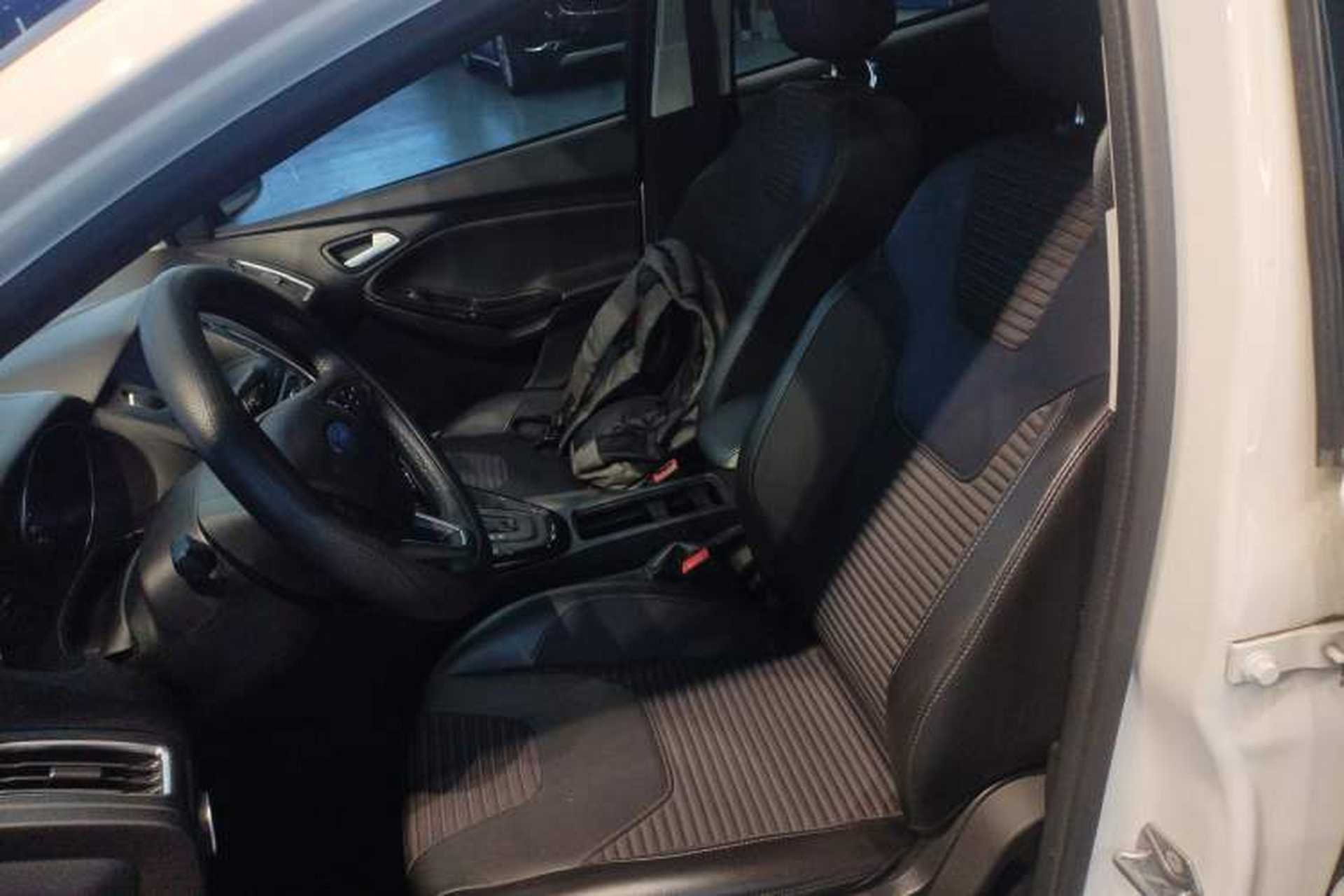 Used Ford Focus 2018 Hatchback Classic 1.6L Automatic Trendy SmartDrive Edition Left Front Seat