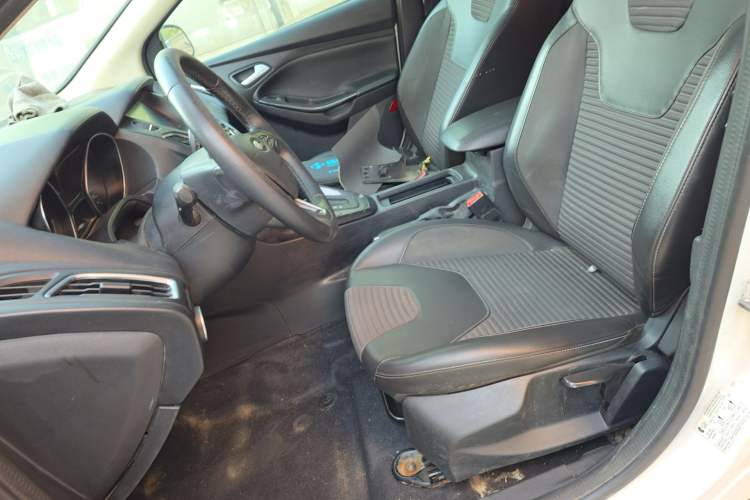 Used Ford Focus 2018 Hatchback Classic 1.6L Automatic Trendy SmartDrive Edition Left Front Seat