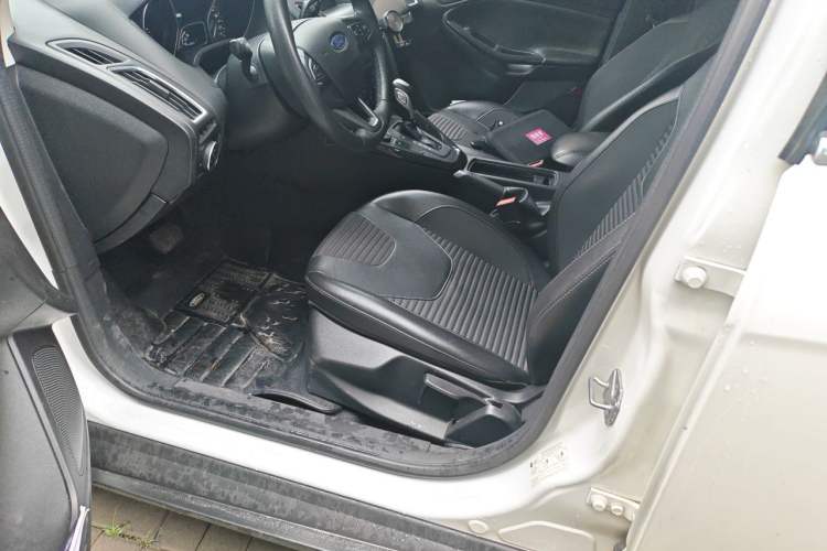 Used Ford Focus 2018 Hatchback Classic EcoBoost 180 Automatic Elite Model Left Front Seat