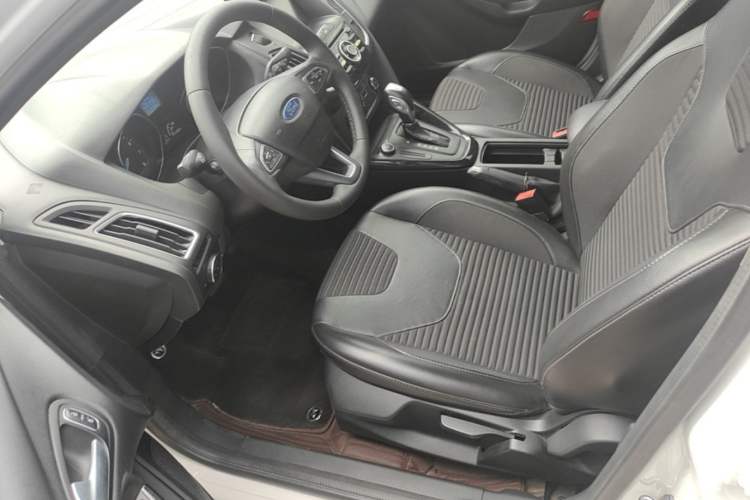 Used Ford Focus 2018 Sedan Classic 1.6L Automatic Trendy SmartDrive Edition Left Front Seat