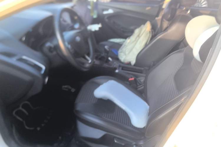 Used Ford Focus 2018 Sedan Classic 1.6L Manual Fashion Edition SmartDrive Version Left Front Seat