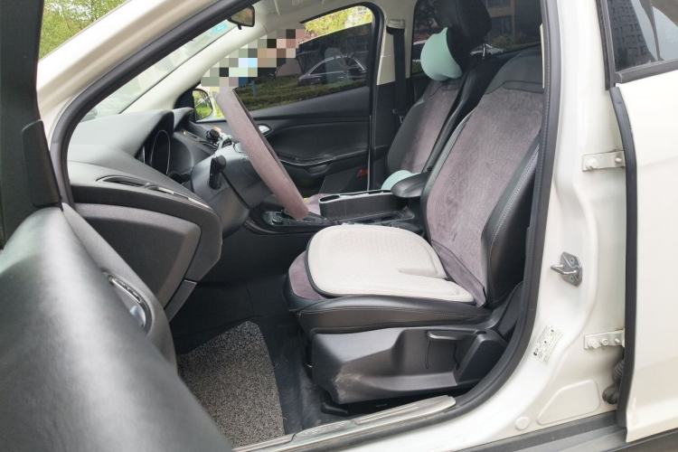 Used Ford Focus 2018 Two-Door Classic EcoBoost 125 Automatic Supercharged Style SmartDrive Edition Left Front Seat