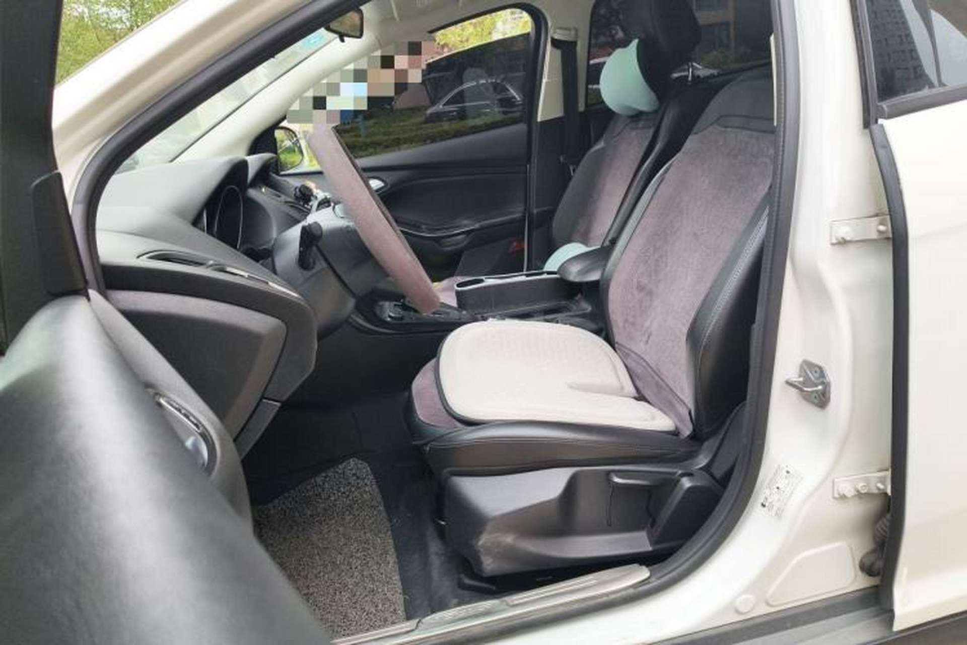 Used Ford Focus 2018 Two-Door Classic EcoBoost 125 Automatic Supercharged Style SmartDrive Edition Left Front Seat