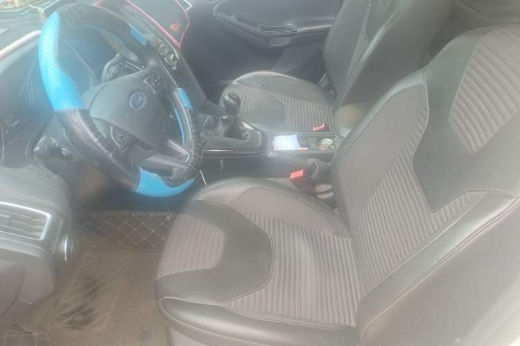 Used Ford Focus 2018 Sedan Classic 1.6L Manual Fashion Edition SmartDrive Version Left Front Seat