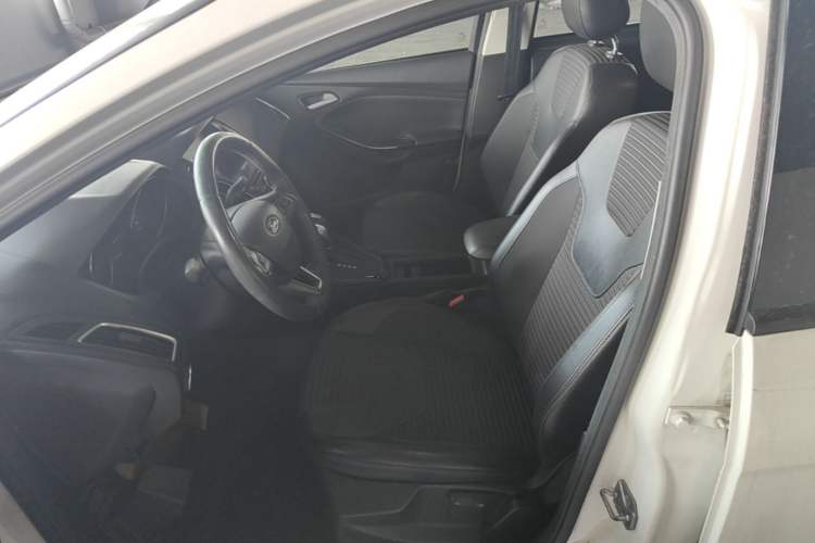 Used Ford Focus 2018 Hatchback Classic 1.6L Automatic Trendy SmartDrive Edition Left Front Seat