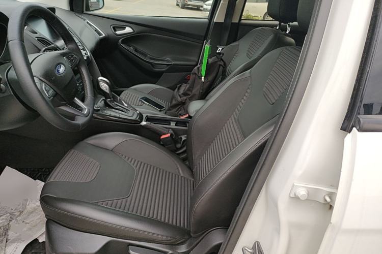 Used Ford Focus 2018 Sedan Classic EcoBoost 125 Automatic Supercharged Style SmartDrive Edition Left Front Seat