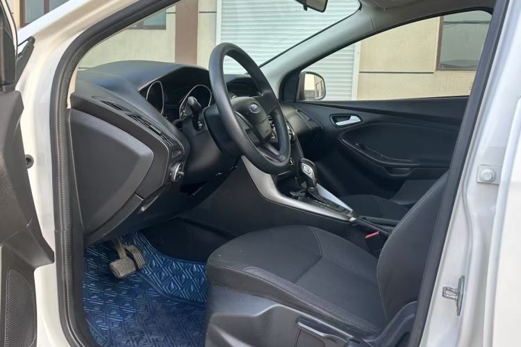 Used Ford Focus 2018 Hatchback Classic 1.6L Automatic Comfort Plus SmartDrive Edition Left Front Seat