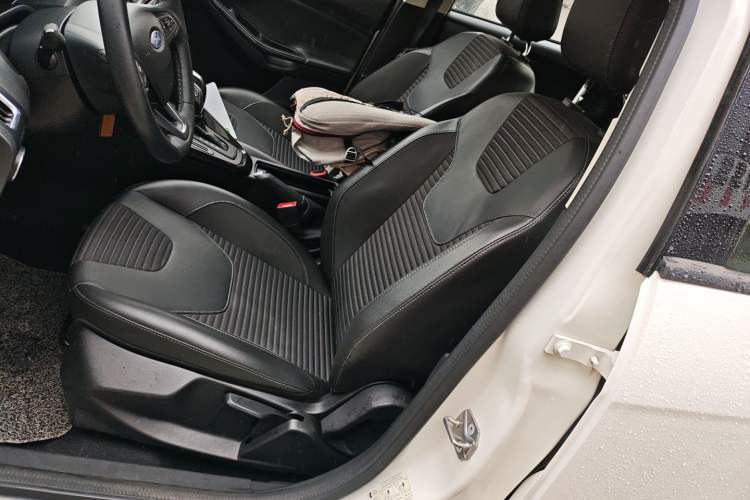 Used Ford Focus 2018 Sedan Classic 1.6L Automatic Trendy SmartDrive Edition Left Front Seat