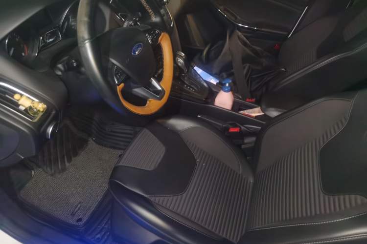 Used Ford Focus 2018 Hatchback Classic EcoBoost 180 Automatic Elite Model Left Front Seat