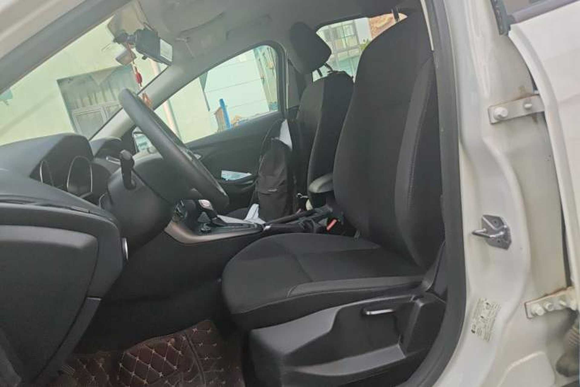 Used Ford Focus 2018 Hatchback Classic 1.6L Automatic Comfort Plus SmartDrive Edition Left Front Seat
