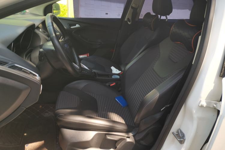 Used Ford Focus 2018 Hatchback Classic 1.6L Automatic Trendy SmartDrive Edition Left Front Seat