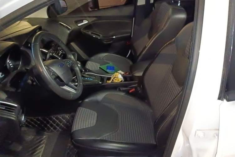 Used Ford Focus 2018 Two-Door Classic EcoBoost 125 Automatic Supercharged Style SmartDrive Edition Left Front Seat