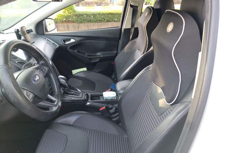 Used Ford Focus 2018 Sedan Classic 1.6L Automatic Trendy SmartDrive Edition Left Front Seat