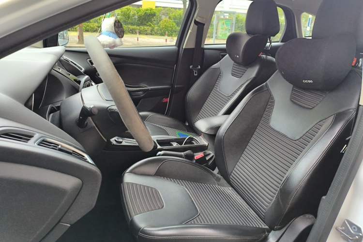 Used Ford Focus 2018 Hatchback Classic 1.6L Automatic Trendy SmartDrive Edition Left Front Seat