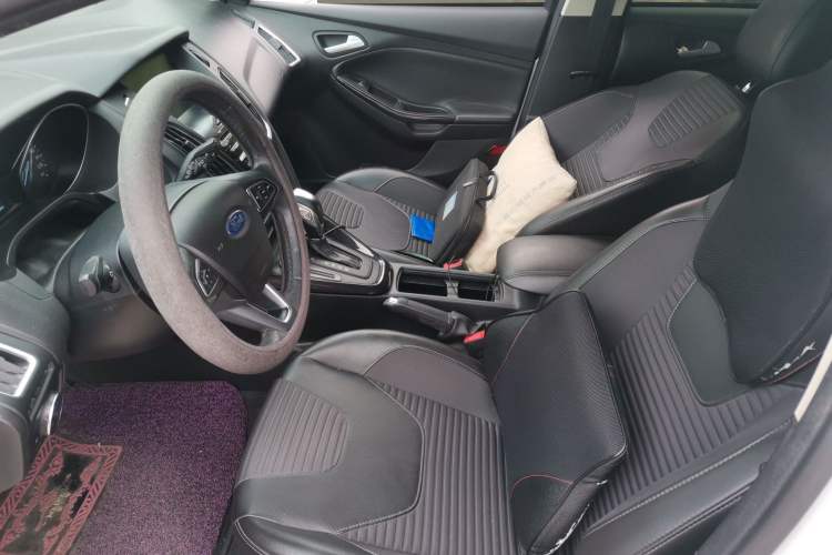 Used Ford Focus 2018 Hatchback Classic 1.6L Automatic Trendy SmartDrive Edition Left Front Seat