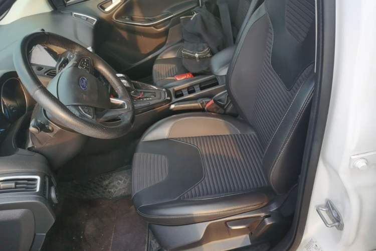 Used Ford Focus 2018 Two-Door Classic EcoBoost 125 Automatic Supercharged Style SmartDrive Edition Left Front Seat
