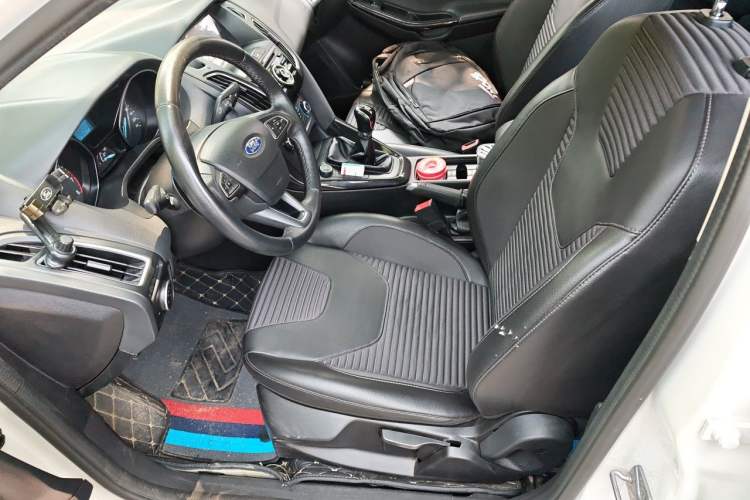 Used Ford Focus 2018 Hatchback Classic 1.6L Manual Fashion Edition SmartDrive Version Left Front Seat