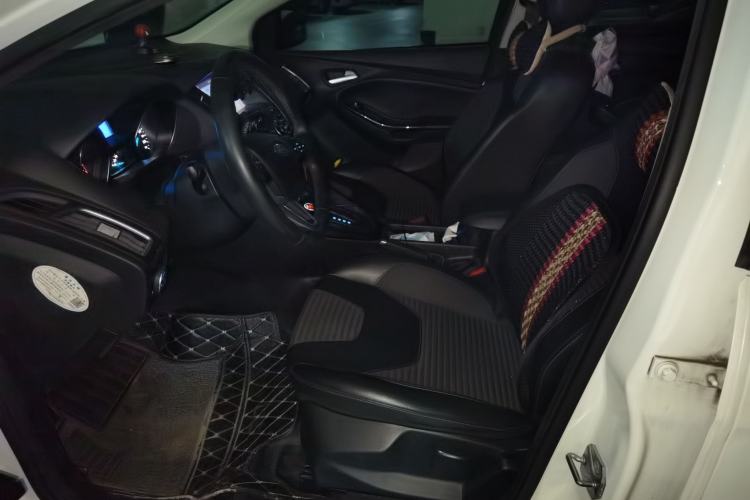 Used Ford Focus 2018 Hatchback Classic 1.6L Automatic Trendy SmartDrive Edition Left Front Seat