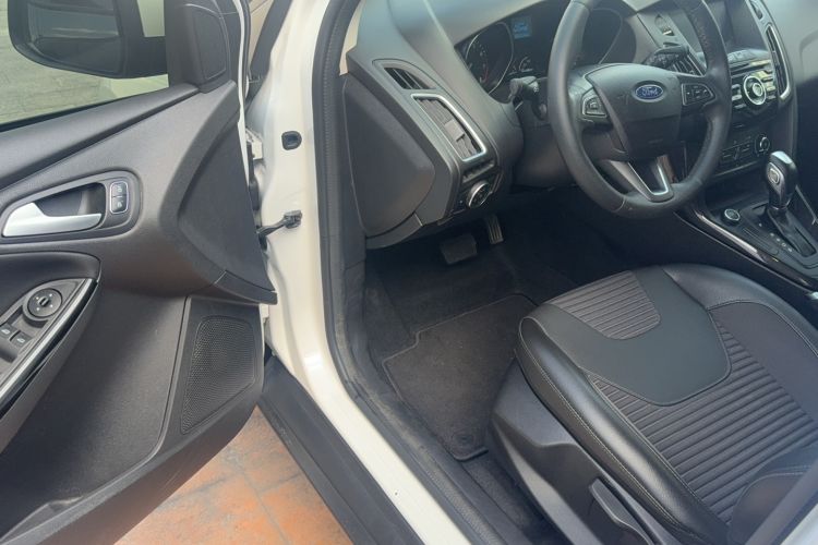 Used Ford Focus 2018 Hatchback Classic 1.6L Automatic Trendy SmartDrive Edition Left Front Seat