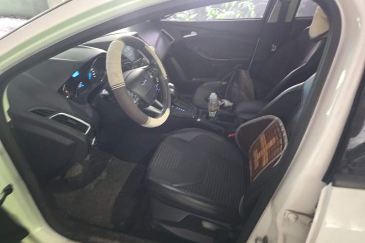 Used Ford Focus 2018 Sedan Classic 1.6L Automatic Trendy SmartDrive Edition Left Front Seat