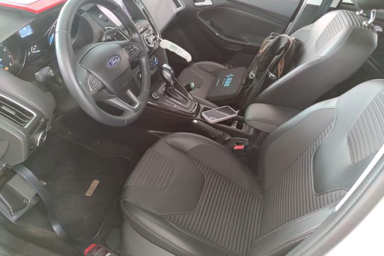 Used Ford Focus 2018 Sedan Classic 1.6L Automatic Trendy SmartDrive Edition Left Front Seat