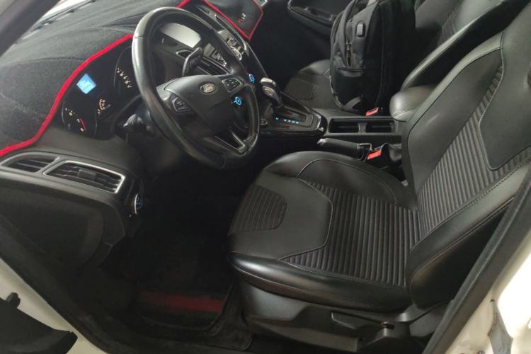 Used Ford Focus 2018 Hatchback Classic 1.6L Automatic Trendy SmartDrive Edition Left Front Seat
