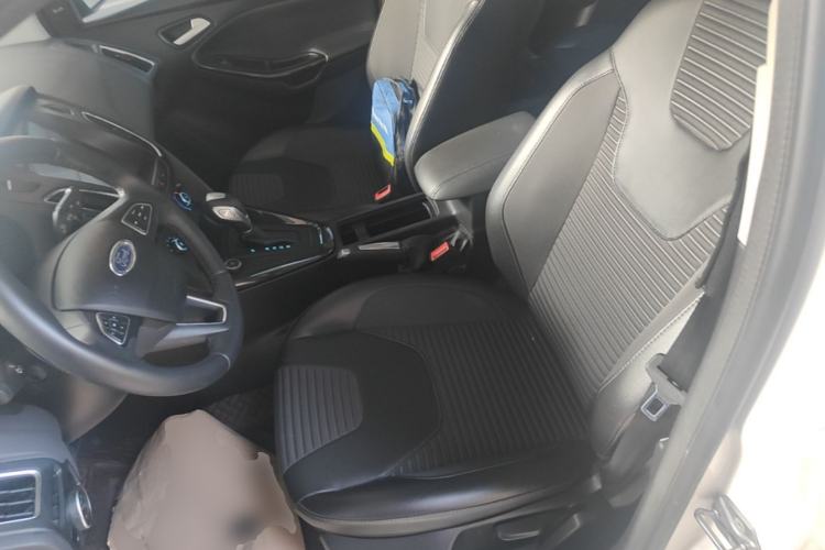 Used Ford Focus 2018 Sedan Classic 1.6L Automatic Trendy SmartDrive Edition Left Front Seat