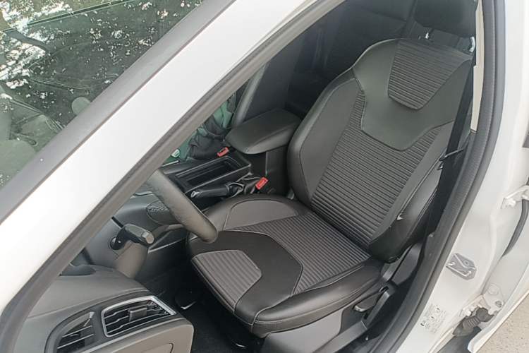 Used Ford Focus 2018 Hatchback Classic 1.6L Automatic Trendy SmartDrive Edition Left Front Seat