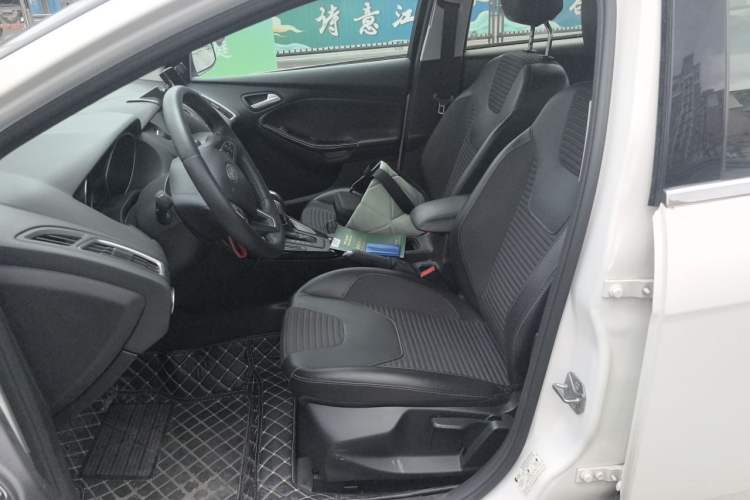 Used Ford Focus 2018 Sedan Classic 1.6L Automatic Trendy SmartDrive Edition Left Front Seat