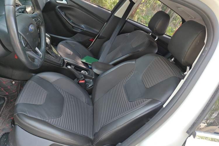 Used Ford Focus 2018 Sedan Classic 1.6L Automatic Trendy SmartDrive Edition Left Front Seat