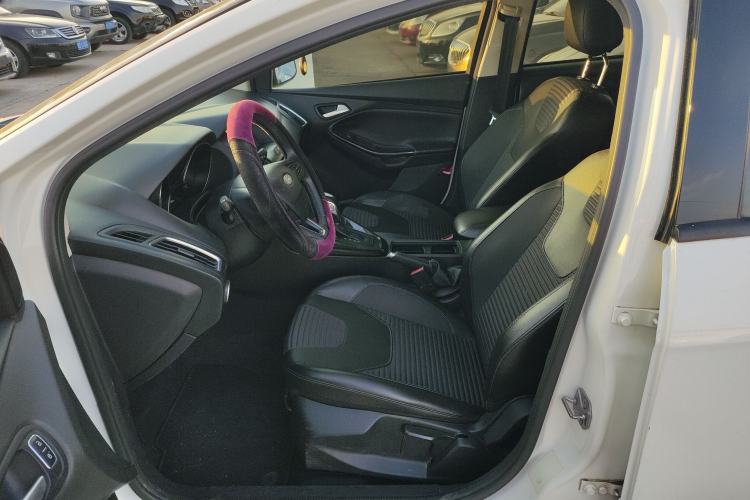 Used Ford Focus 2018 Two-Door Classic EcoBoost 125 Automatic Supercharged Style SmartDrive Edition Left Front Seat