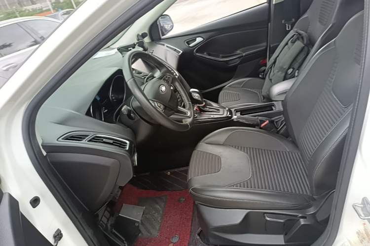 Used Ford Focus 2018 Sedan Classic 1.6L Automatic Trendy SmartDrive Edition Left Front Seat