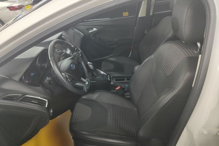 Used Ford Focus 2018 Sedan Classic 1.6L Automatic Trendy SmartDrive Edition Left Front Seat