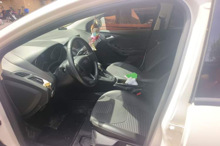 Used Ford Focus 2018 Hatchback Classic 1.6L Automatic Trendy SmartDrive Edition Left Front Seat