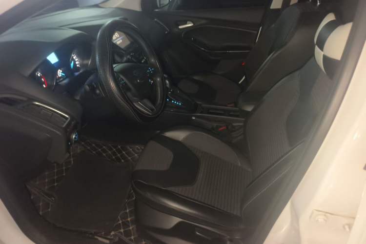 Used Ford Focus 2018 Sedan Classic 1.6L Automatic Trendy SmartDrive Edition Left Front Seat