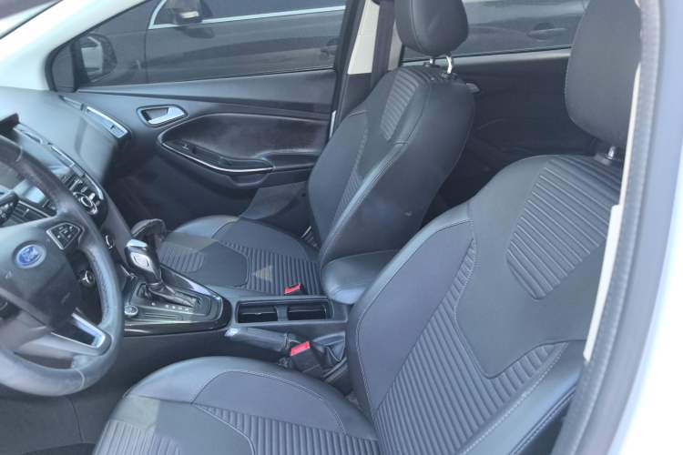 Used Ford Focus 2018 Sedan Classic 1.6L Automatic Trendy SmartDrive Edition Left Front Seat
