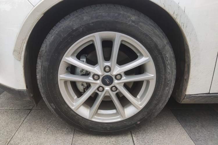 Used Ford Focus 2018 Hatchback Classic 1.6L Automatic Trendy SmartDrive Edition Left Front Wheel Hub