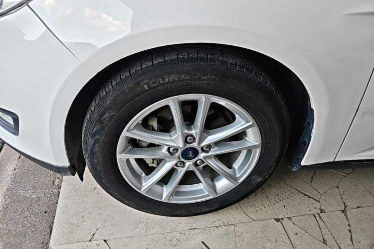 Used Ford Focus 2018 Sedan Classic 1.6L Automatic Trendy SmartDrive Edition Left Front Wheel Hub
