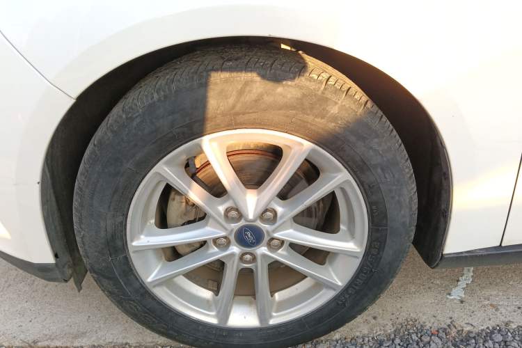 Used Ford Focus 2018 Hatchback Classic 1.6L Automatic Trendy SmartDrive Edition Left Front Wheel Hub