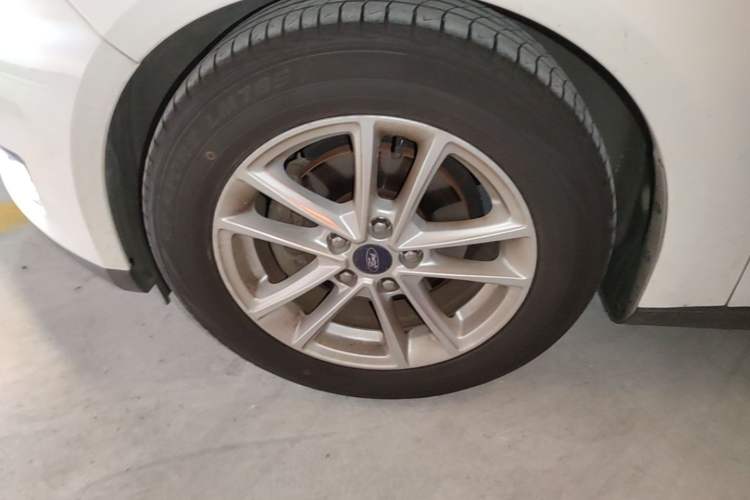 Used Ford Focus 2018 Hatchback Classic EcoBoost 180 Automatic Elite Model Left Front Wheel Hub