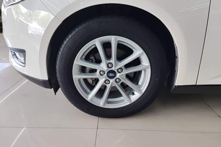 Used Ford Focus 2018 Hatchback Classic 1.6L Manual Fashion Edition SmartDrive Version Left Front Wheel Hub